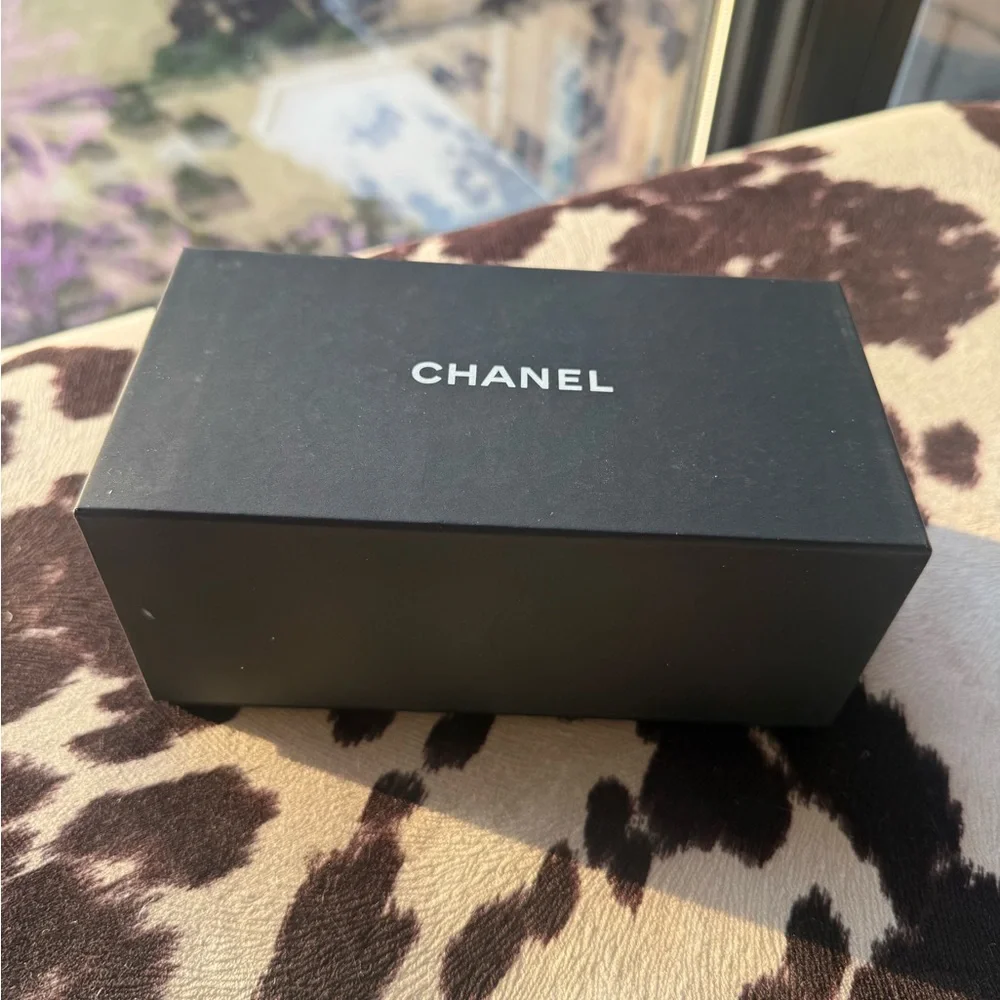 CHANEL Pink Rectangular Sunglasses with CC Cutout Temples - Picture 12 of 13